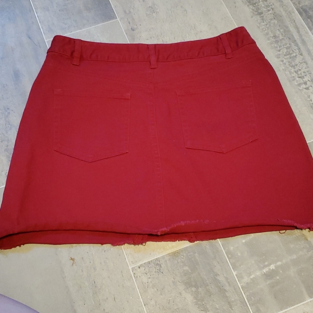 F21 Raw Hem Dark Red Mini Denim Skirt - Picture 5 of 6